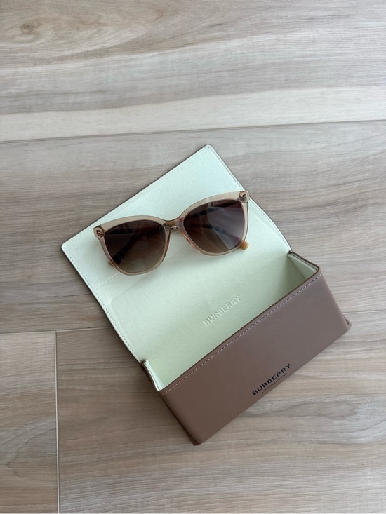 Burberry Accessories - Burberry Sunglasses